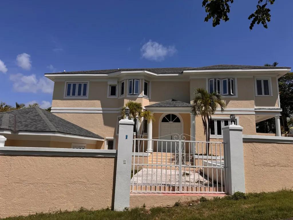 4-bedroom family house in Paradise Island — photo 1
