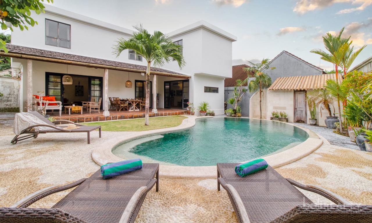 Modern 3 Bedroom Villa With High Quality Construction In Prime Seminyak Location — photo 1