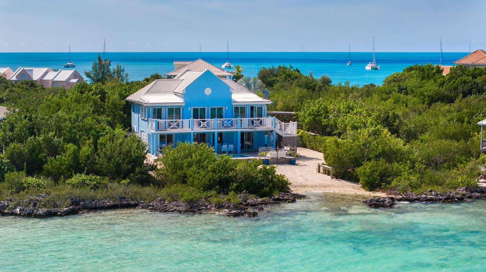 4-bedroom villa in Chalk Sound, Turks and Caicos Islands — photo 1