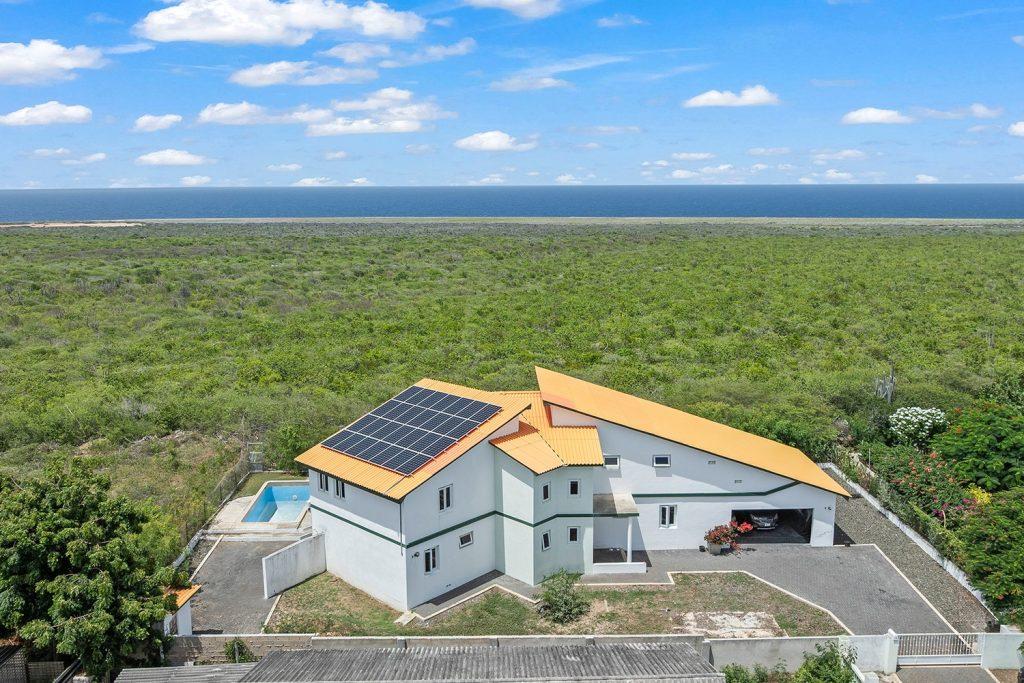 6 Bedroom Villa Under Contract in Grote Berg, Curaçao — photo 2