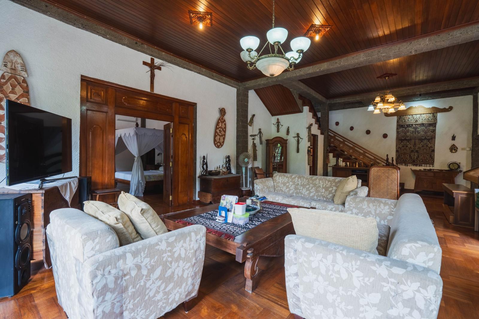 6-bedroom villa in Kerobokan, freehold traditional wooden art villa — photo 4