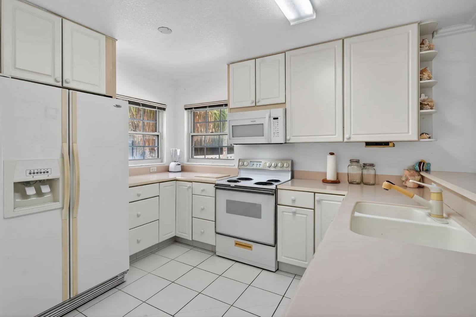 2 Townhouses for Sale with 4 Bedrooms, Northern Lights, North Side, Grand Cayman — photo 5