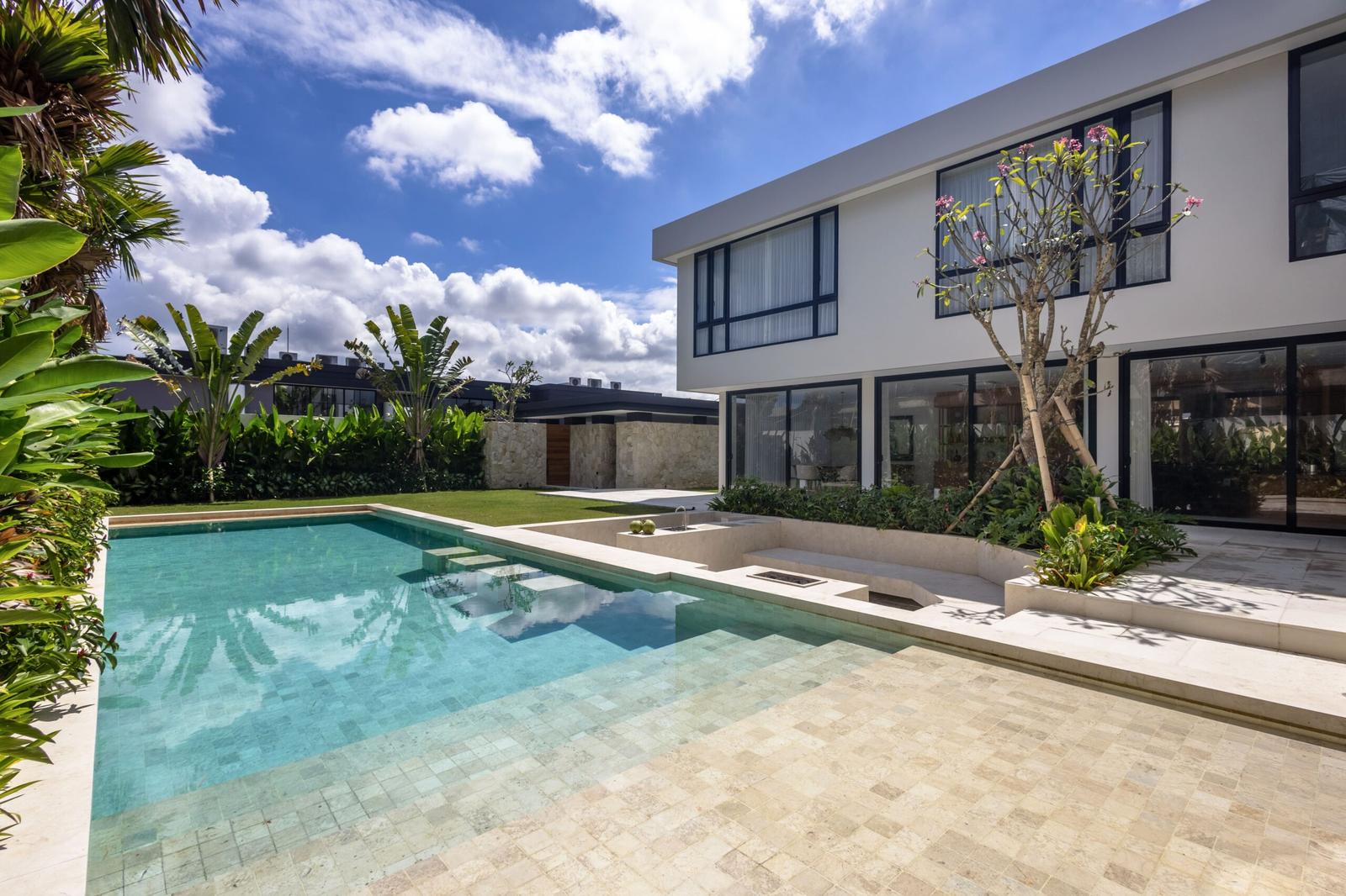 5-bedroom villa in Kerobokan, Bali — photo 2