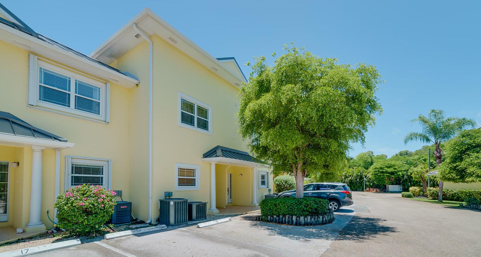 Spacious 3 Bed + Den Townhome At L'ambience in the Cayman Islands — photo 1