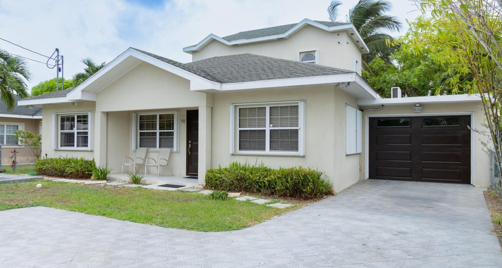 Gated 5 Bed 3 Bath Savannah Home With Modern Upgrades — photo 1