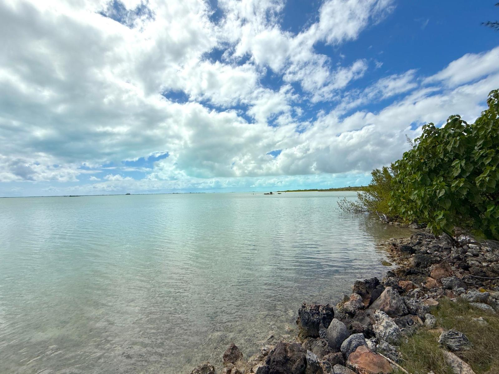 PETTY’S WATERFRONT HOME - 3 Bedroom Residence for Sale in Long Island, The Bahamas — photo 3