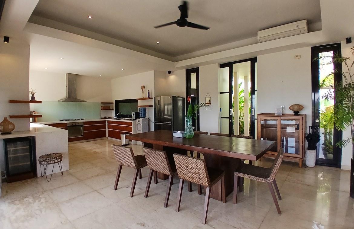 Exceptional Freehold Villa with Panoramic Jimbaran Bay Views in Jimbaran, Bali, Indonesia — photo 5