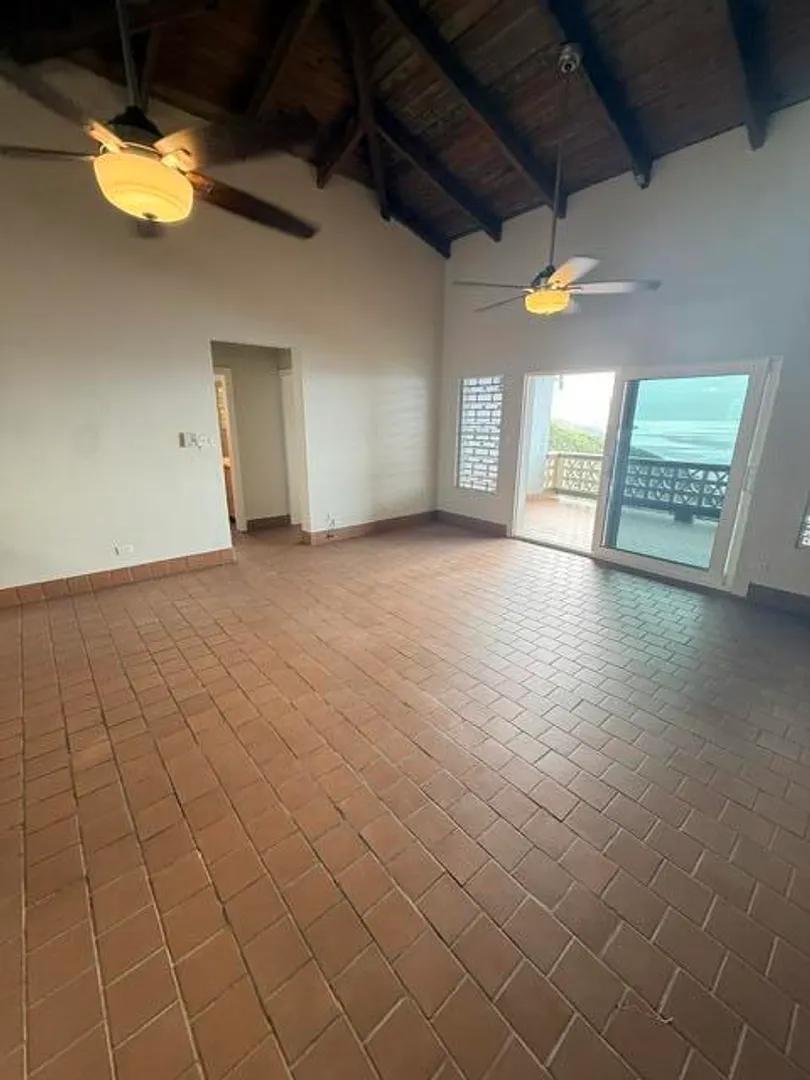 2 bed, 1 bath apartment in St. Thomas — photo 2