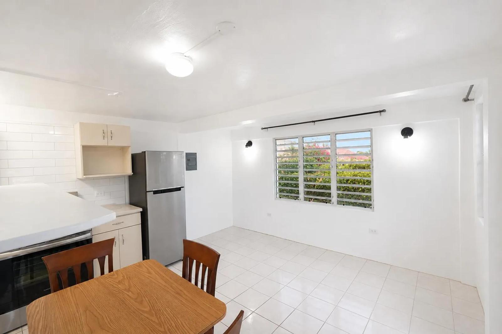 1 Bed Apartment in Bolongo Bay — photo 2