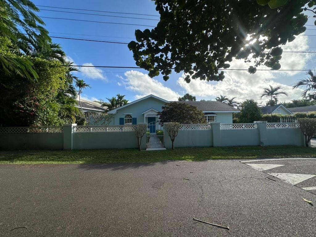 3 SAN SOUCI — photo 1