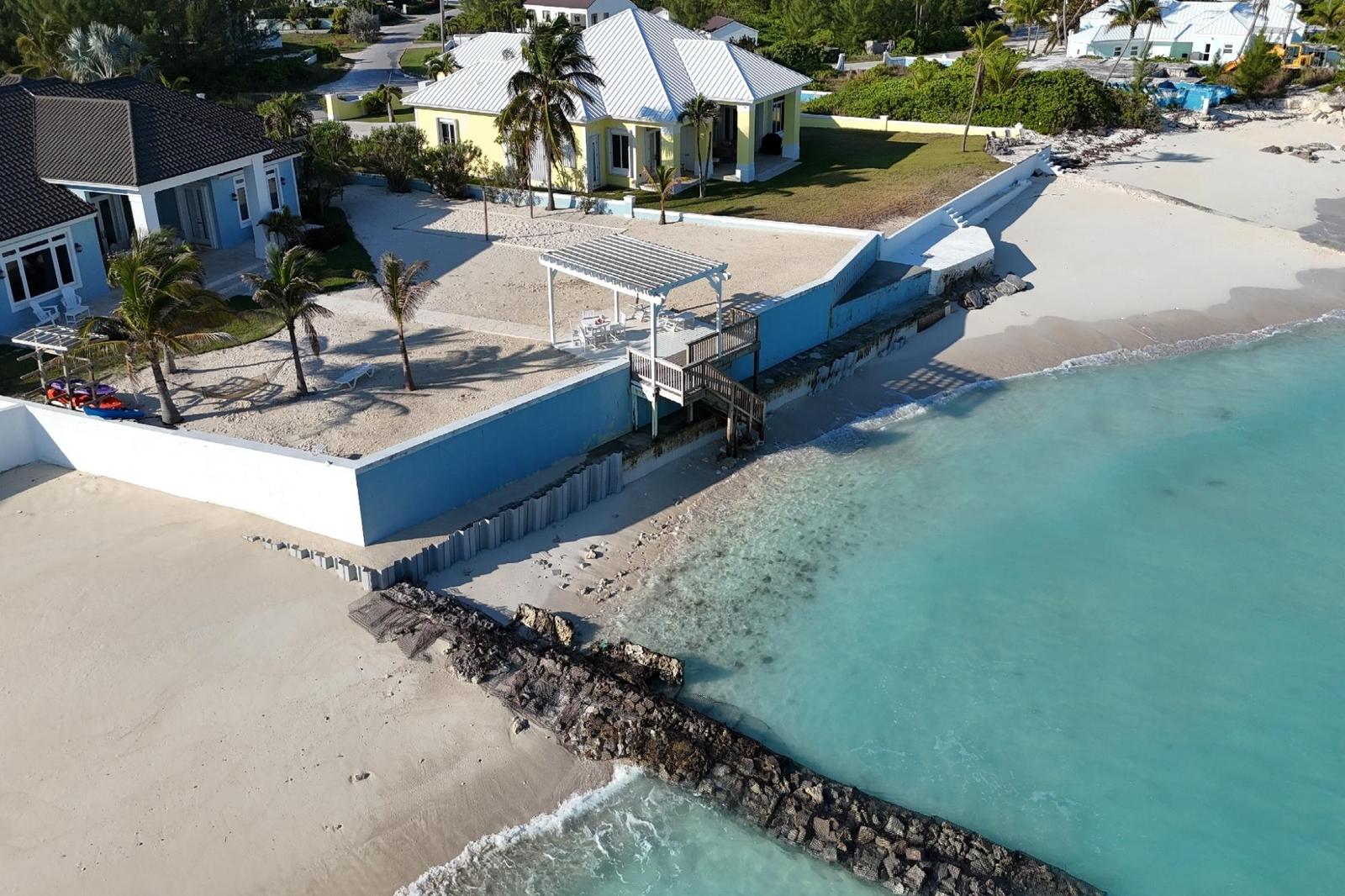SANDY BUTTS & COCONUTS Residence — photo 1