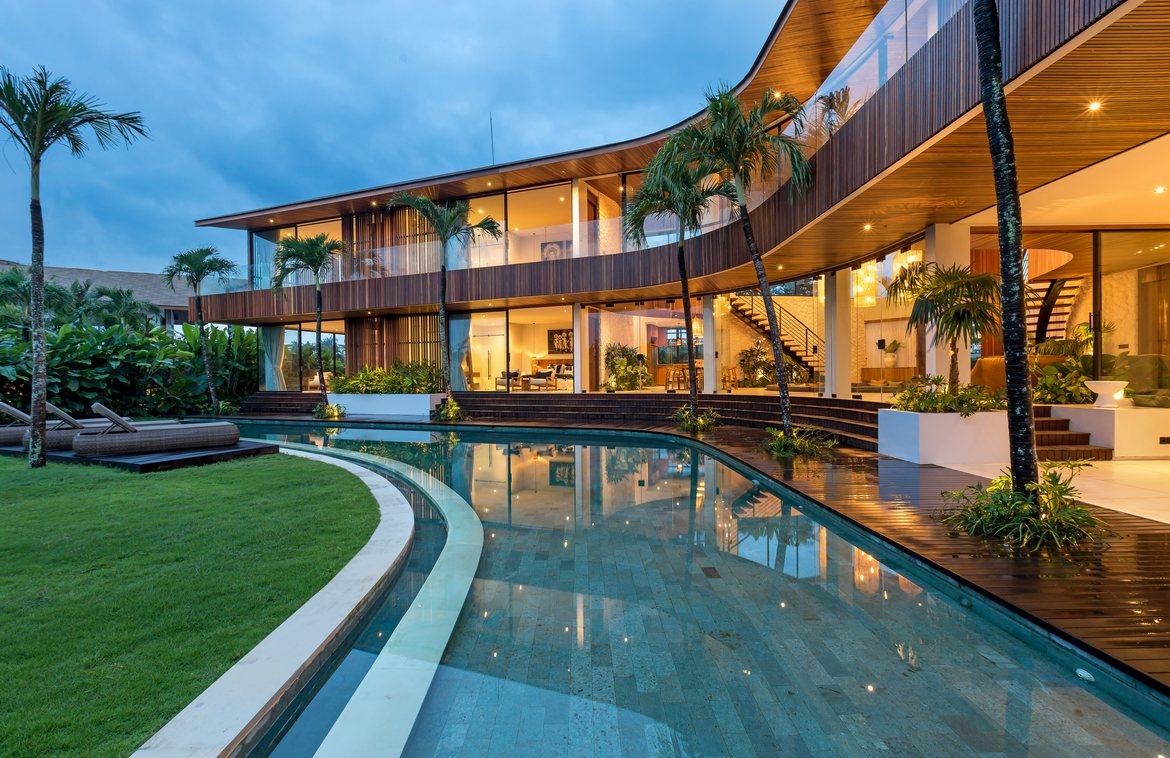 Iconic high quality five bedroom villa in Pererenan, Canggu, Bali, Indonesia — photo 2