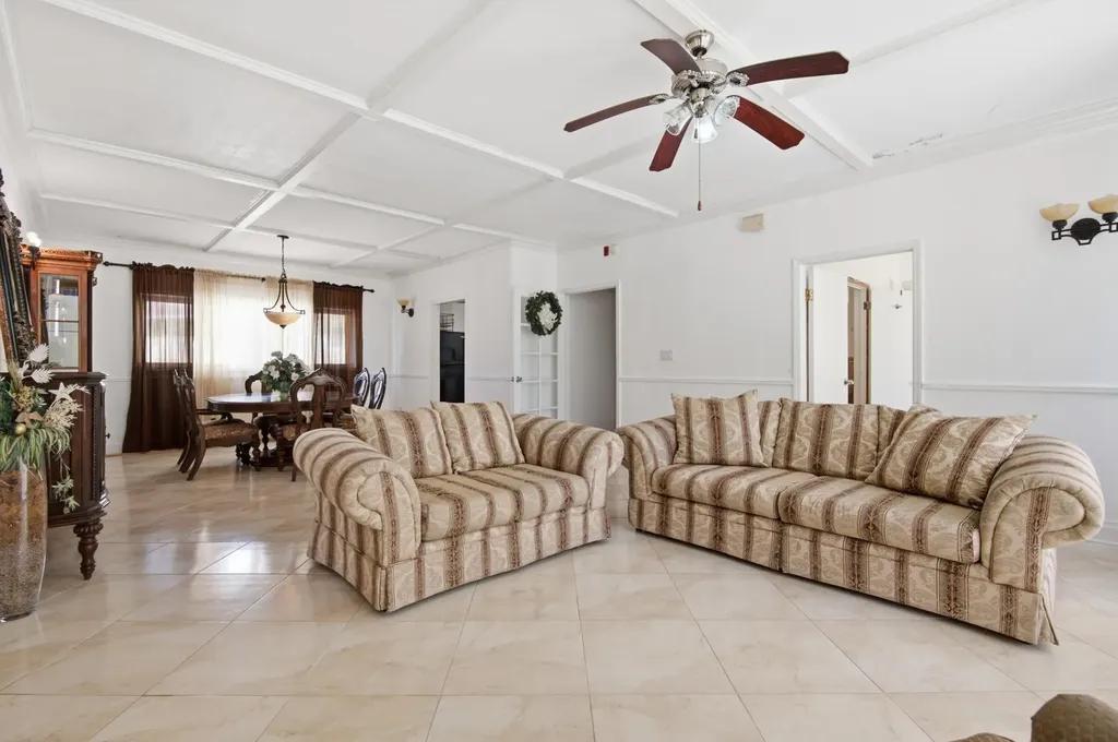 3-bedroom oceanfront condominium in Paradise Island — photo 4