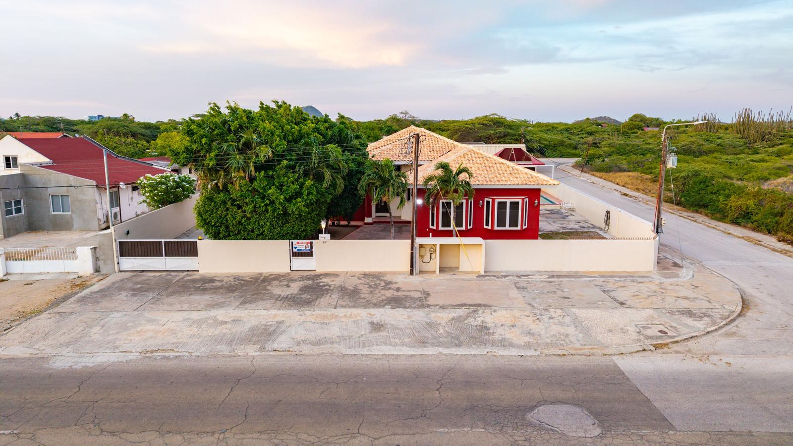Contemporary Villa at Bucuti — photo 1