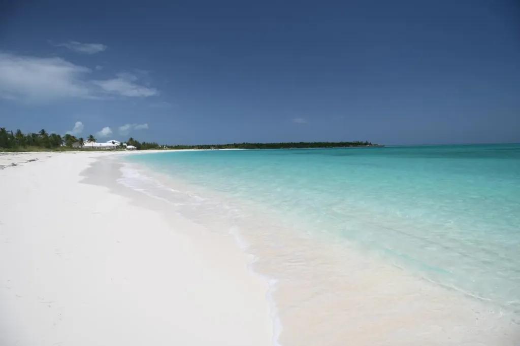 6-bedroom beachfront estate in Treasure Cay — photo 4