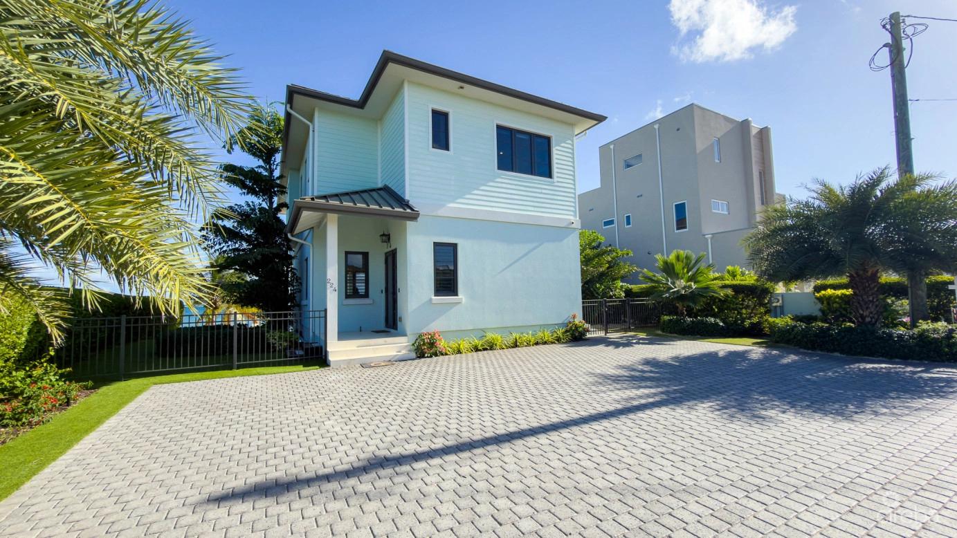 Beach House In East End — photo 2