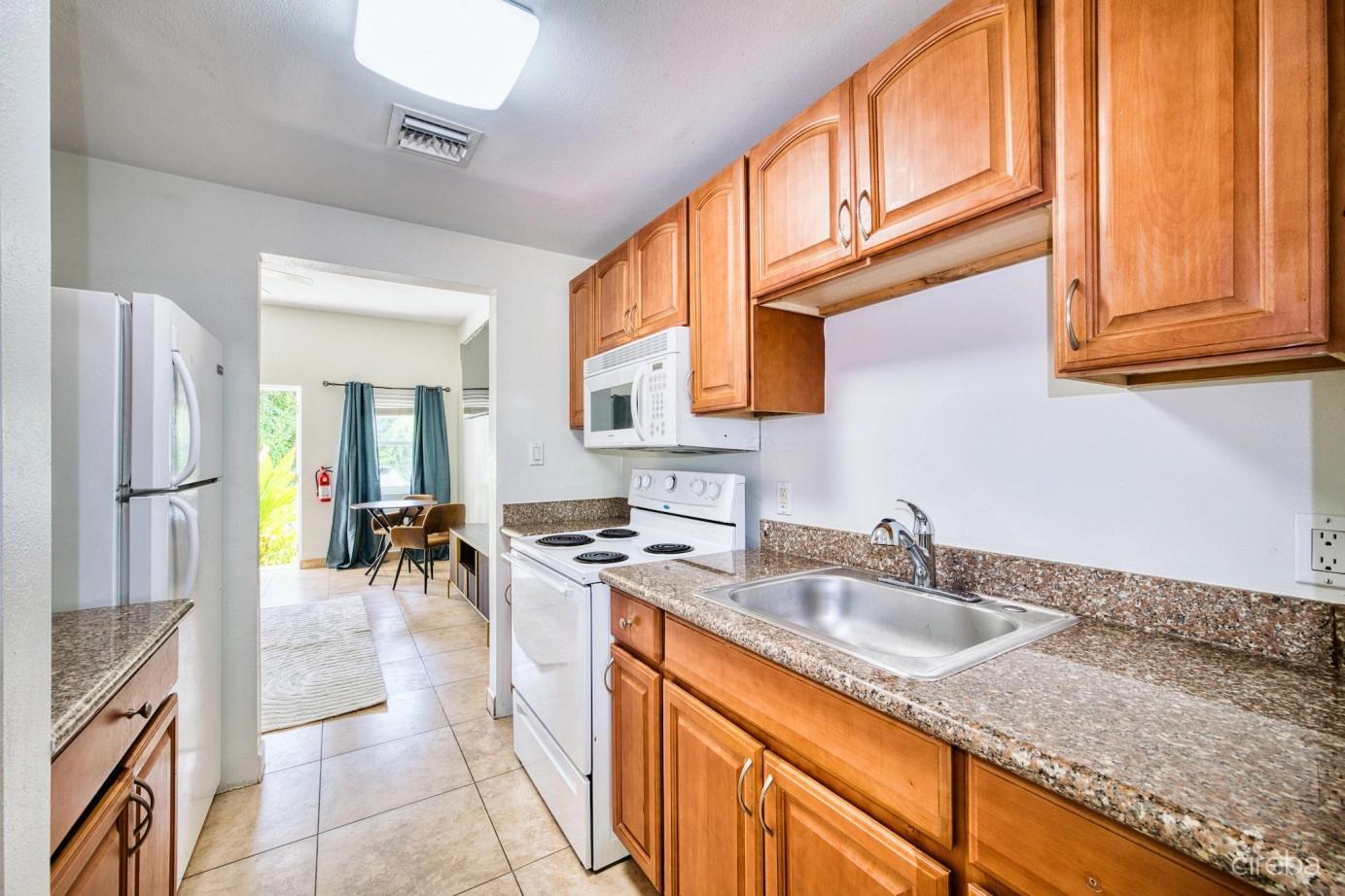 1 Bedroom Apartment in Georgetown, Cayman Islands — photo 3
