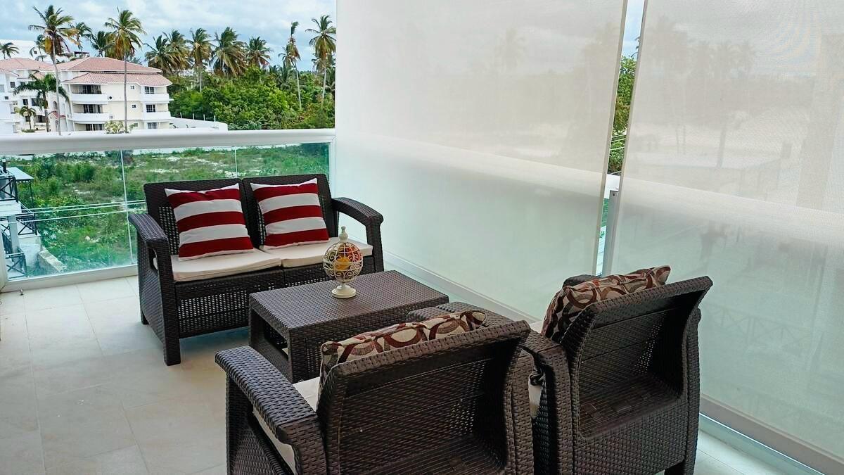 Spacious Top-Floor 2-Bedroom Apartment | Fully Furnished and Airbnb-Ready — photo 2