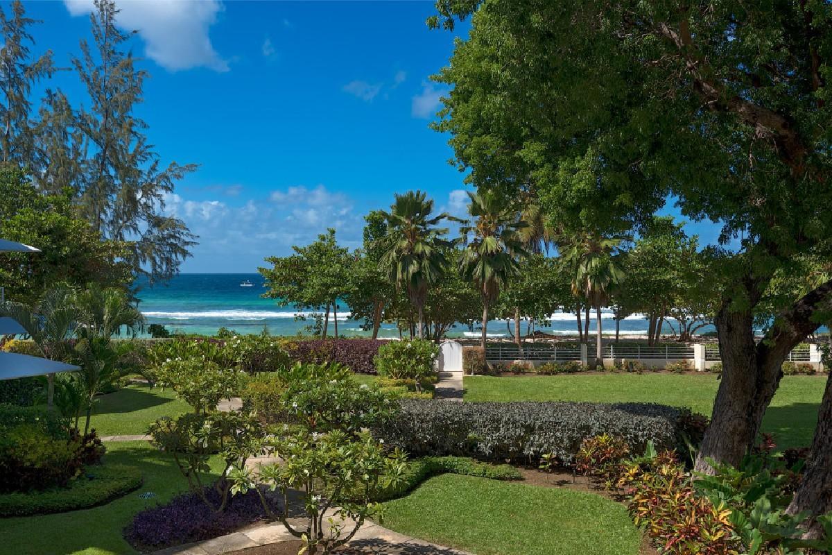 Gorgeous Ocean Front Condominium located in Hasting, Barbados — photo 3