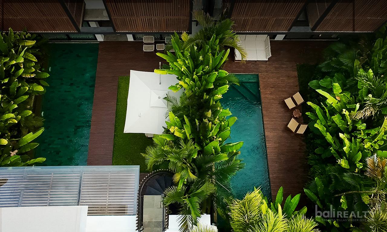7 Bedroom Villa with 2 Adjoining Units in Prime Beachside Batu Bolong, Canggu, Bali, Indonesia — photo 1