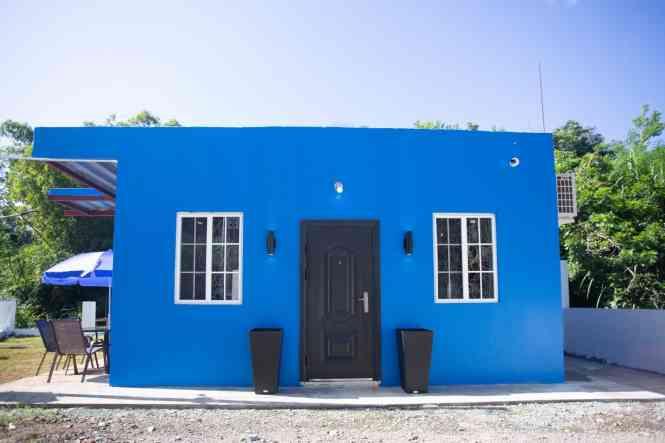 THE BLUE HOUSE — Mary's Hill Tropical Oasis — photo 1