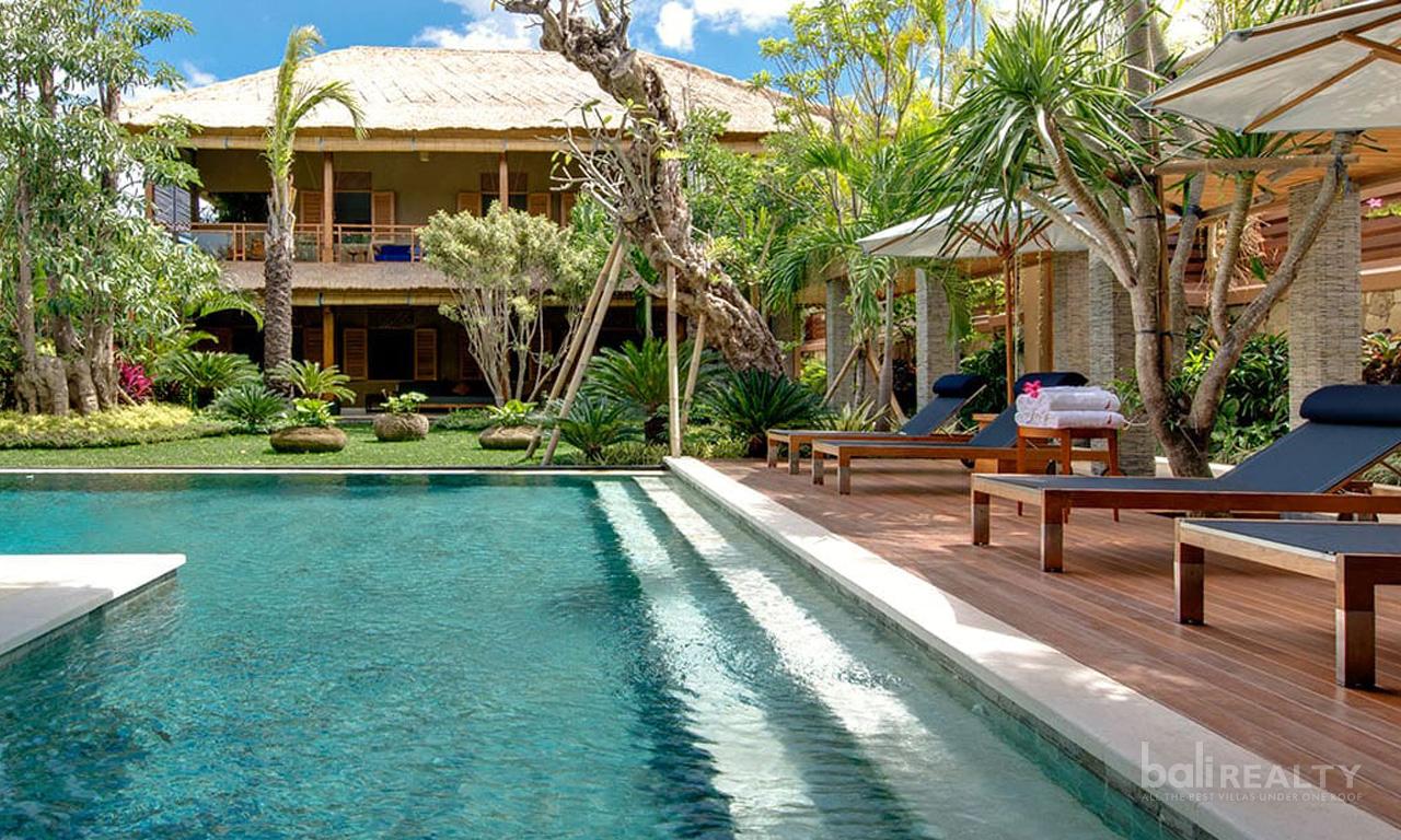 A Splendid Six-Bedroom Freehold Villa in the Heart of Seminyak - 2317 — photo 1