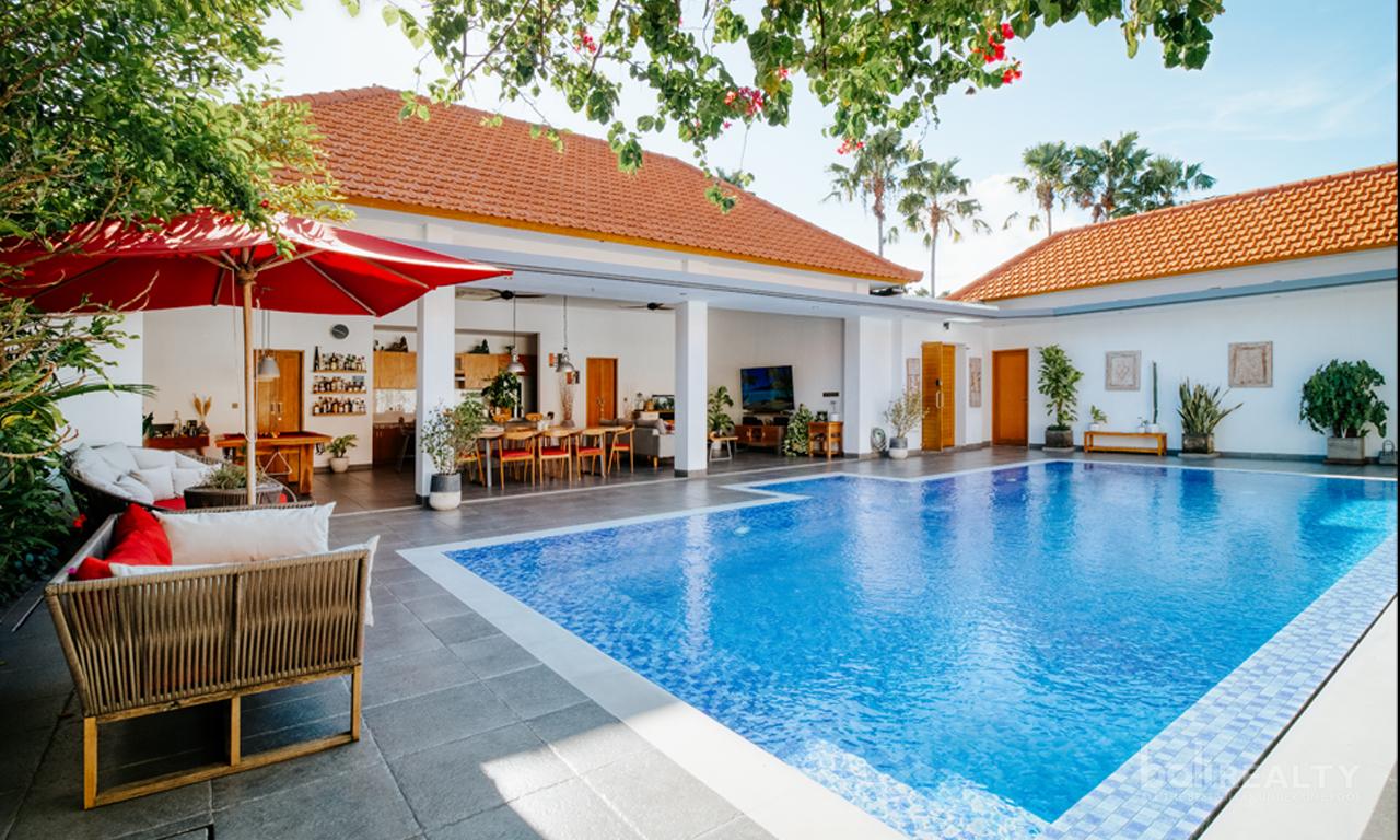 Exceptional Four-Bedroom Fully-Furnished Villa with Long Lease in Lively Kerobokan — photo 1