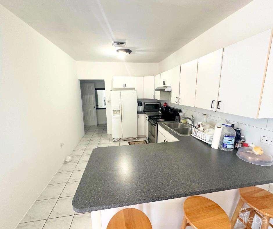 Reduced West Bay 2beds - Corner Home — photo 3