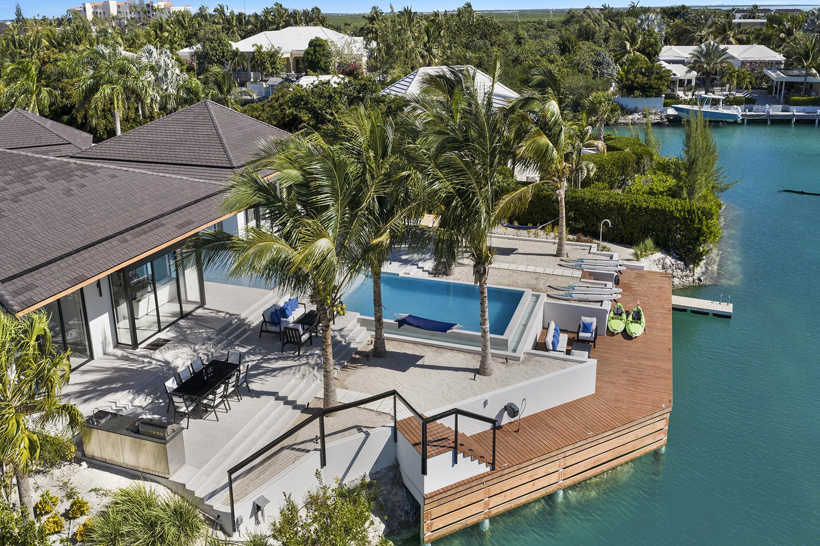 5-bedroom canal-front villa in Leeward, Providenciales — photo 1