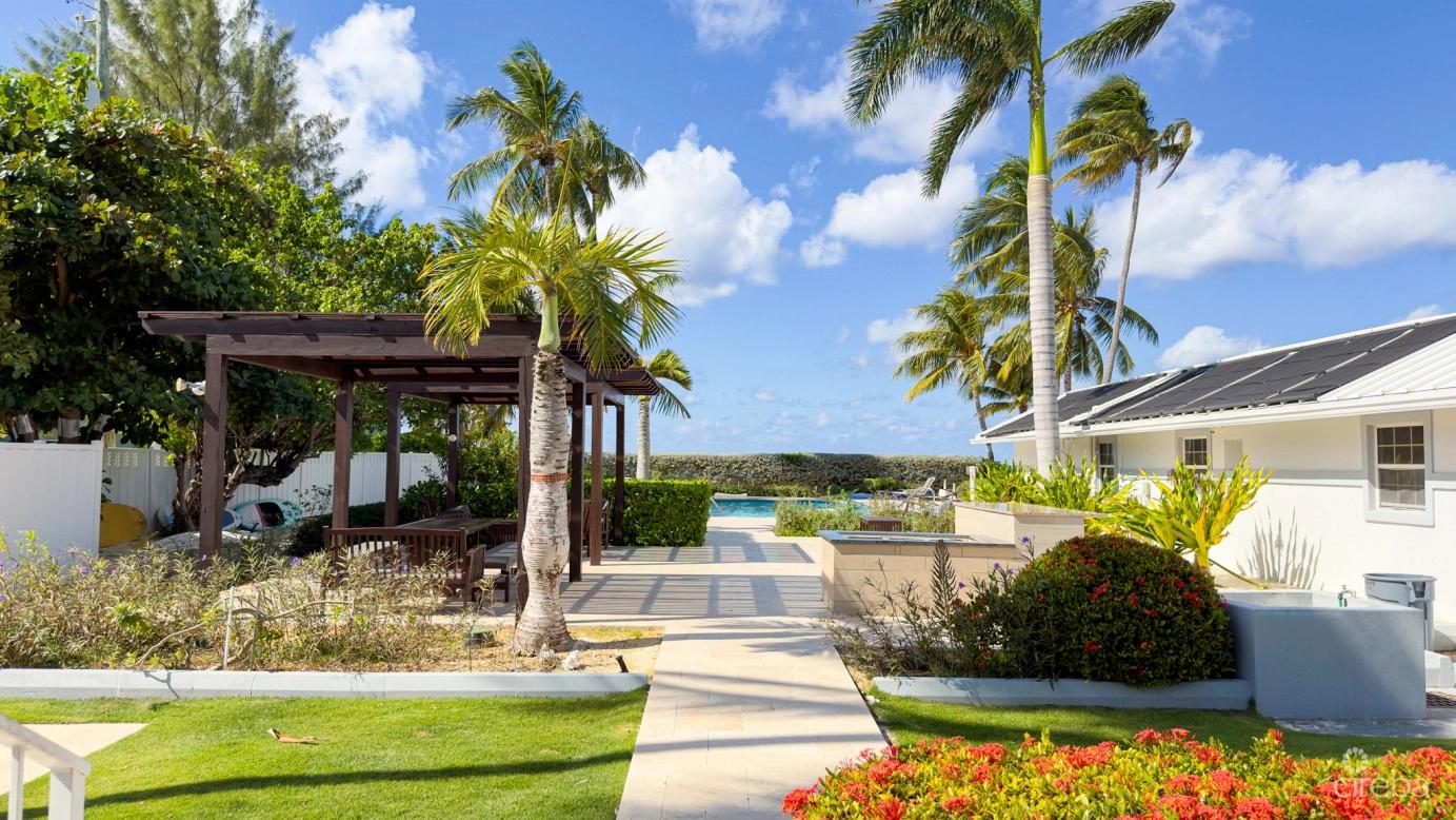 1 Bedroom Beachfront Condo in Island Pine Villas, Grand Cayman — photo 3