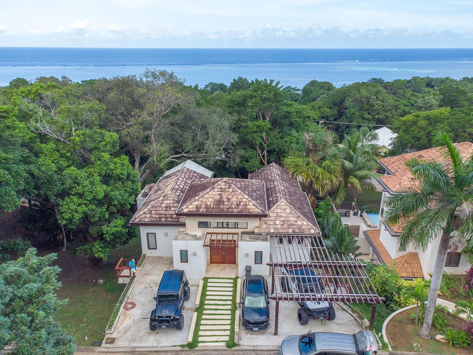 6 Bedroom Home for Sale, Lawson Rock, Roatan — photo 1