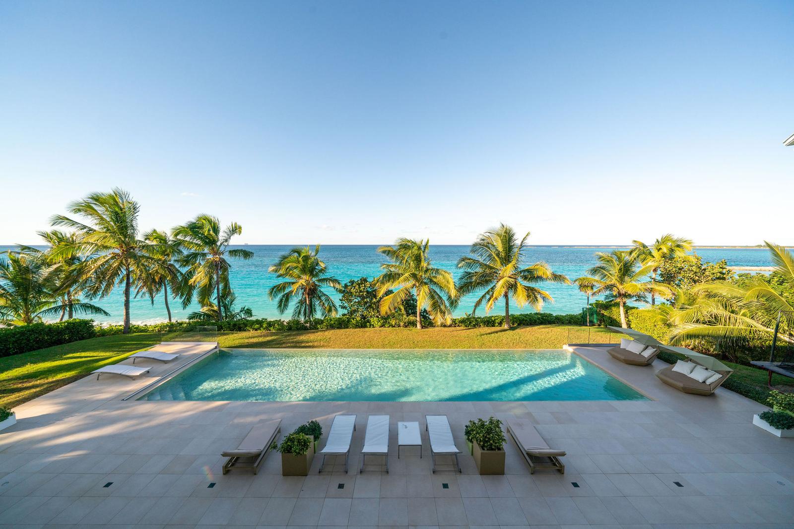 7 Bedroom Beachfront Villa on Paradise Island — photo 2
