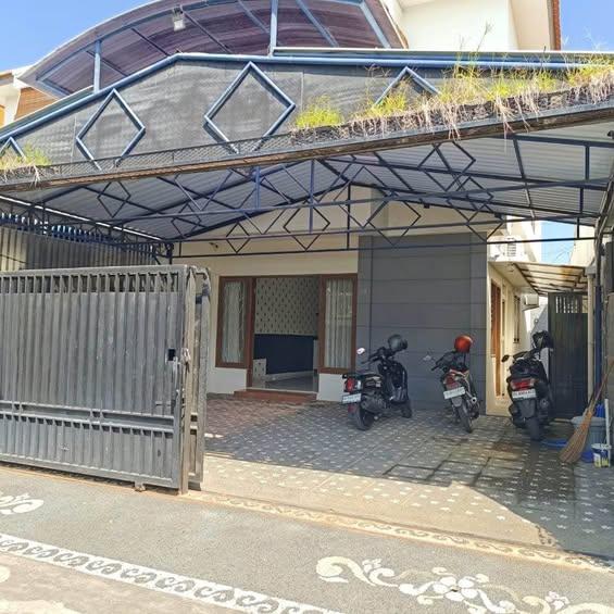 4 bedroom house in Denpasar — photo 1