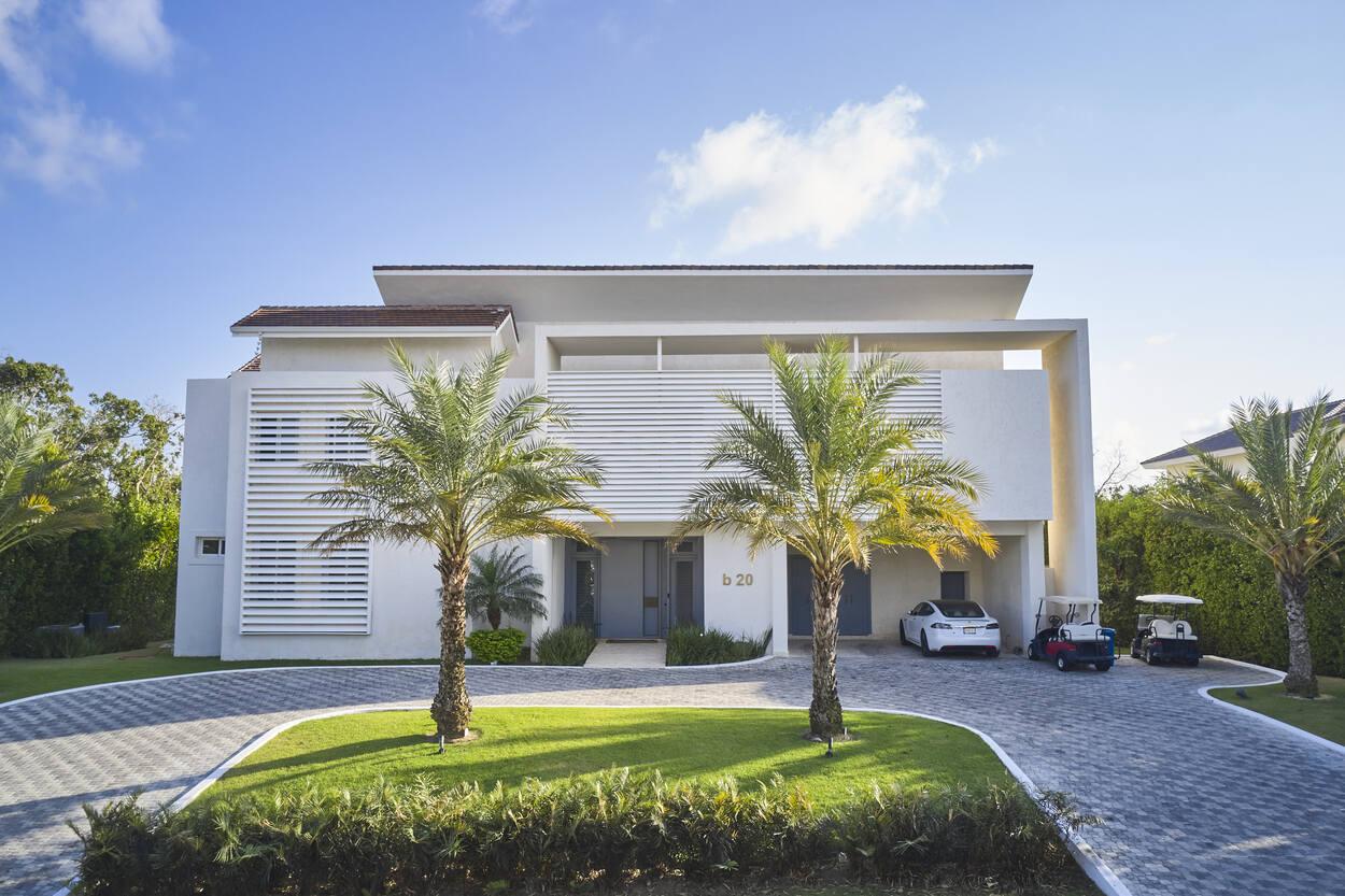 Golf Front Villa Hacienda B 20 – in PUNTA CANA for sale — photo 1