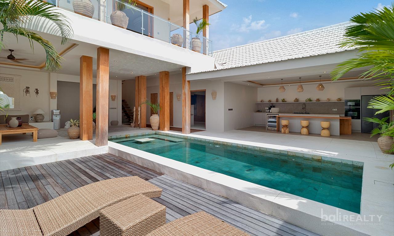 Brand New Modern Three-Bedroom Villa with Long Lease in Berawa's Prime Locale - 2477 — photo 1