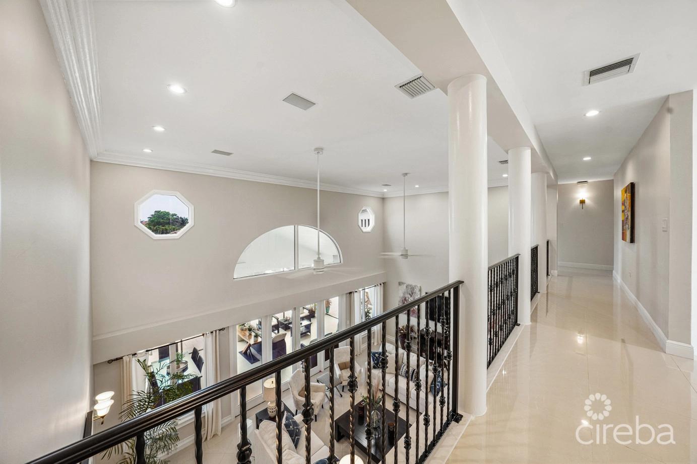 6 bedroom property for sale — Governors Harbour Estate Home in the Cayman Islands — photo 3