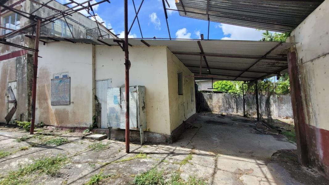 Commercial Fixer upper Preysal Busy road — photo 3