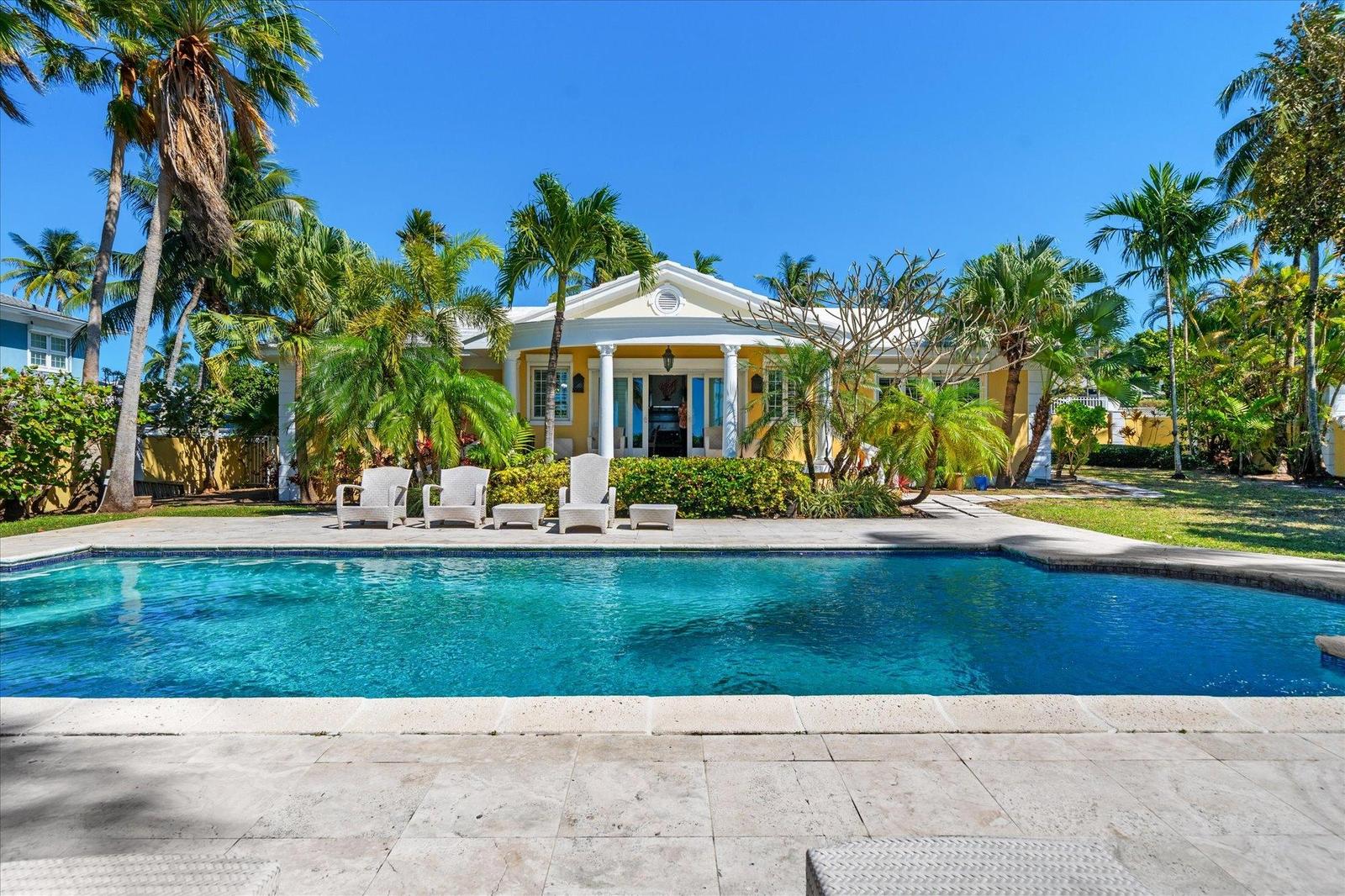 3 Bedroom Residence for sale on MARINE DRIVE in Nassau / New Providence, The Bahamas — photo 2