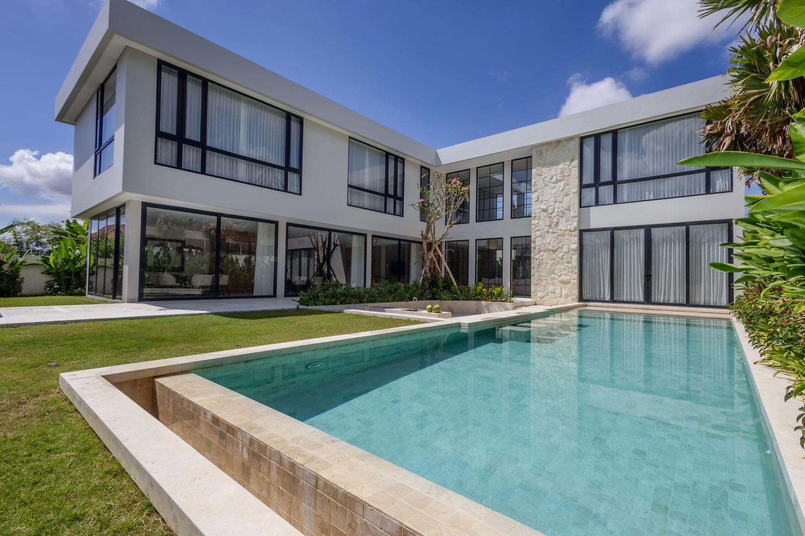 5-bedroom villa in Kerobokan, Bali — photo 1