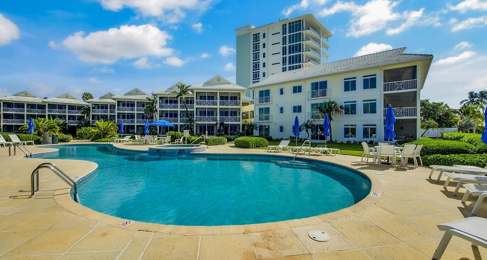 3 bedroom property for sale — Crescent Point Unit #14 Seven Mile Beach — photo 5