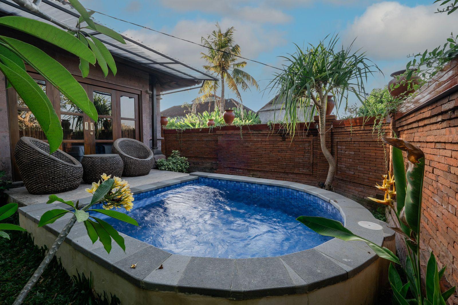 9-Bedroom Villa Complex for Sale on Main Denpasar–Ubud Road, Bali — photo 1