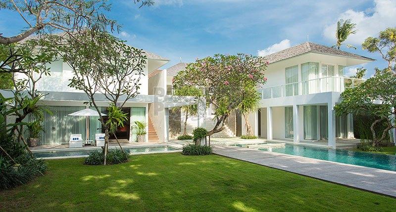 Stunning 6 Bedroom Freehold Luxury Villa 100 Meters from the Beach — photo 3