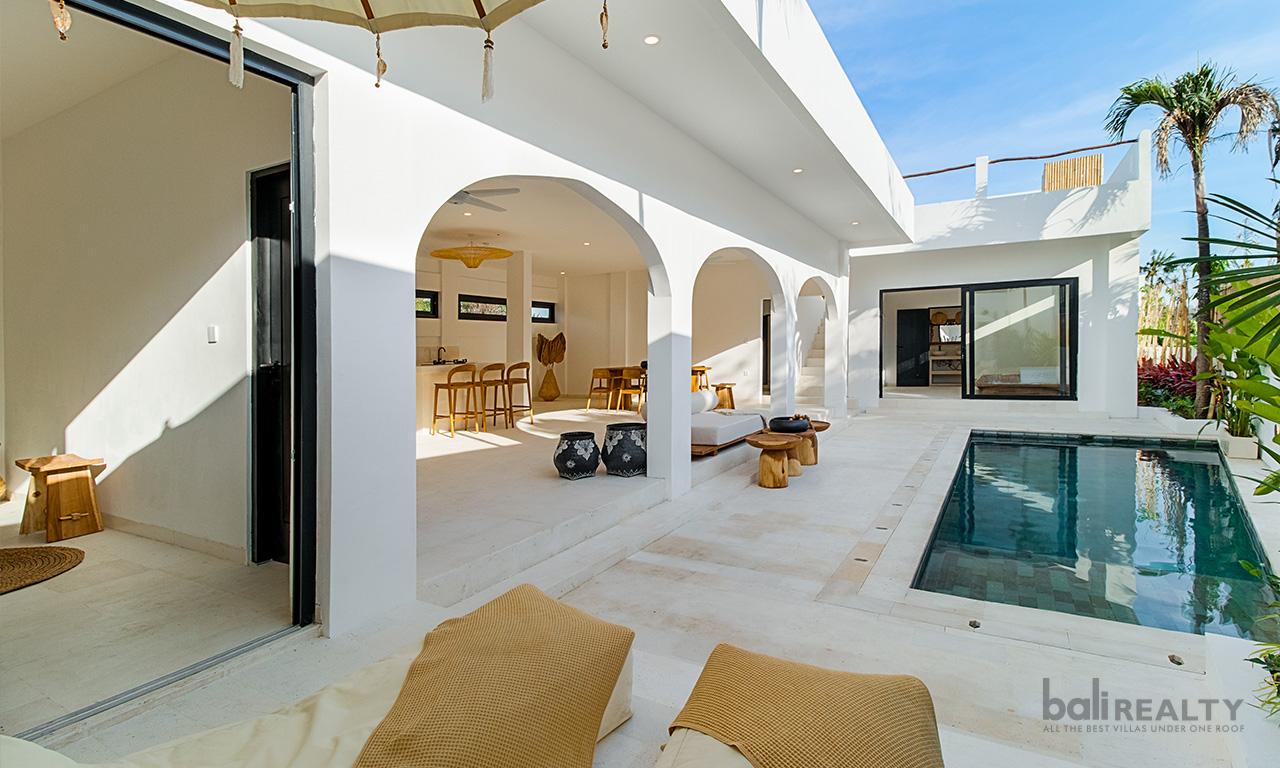 Modern Mediterranean-Style Three-Bedroom Villa with Rooftop Terrace, Close to Pererenan Beach – 2619 — photo 4