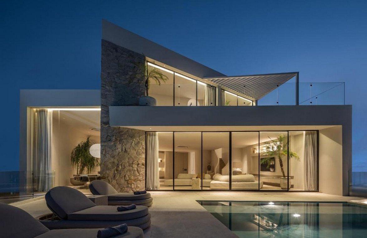 4 bedroom villa for sale in Dreamland Beach, Bali, Indonesia — photo 1