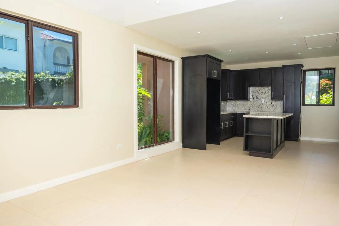 27 Norman Manley Blvd 2BR in Negril — photo 3