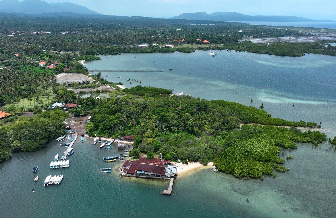 Iconic 2.08 Hectare Beachfront Peninsula in Northwest Bali — photo 5